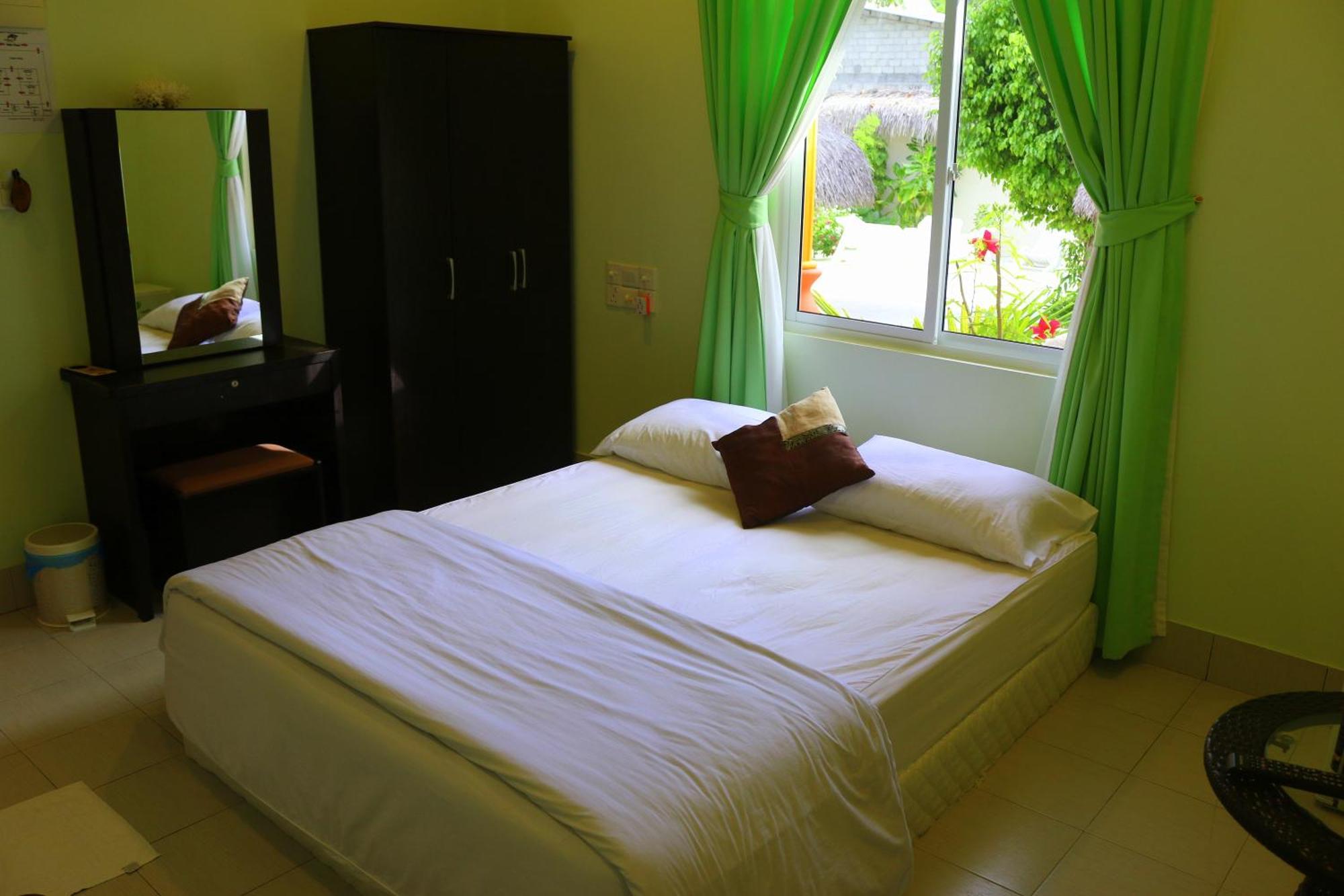Ras Beach Inn Rasdhoo Exterior photo