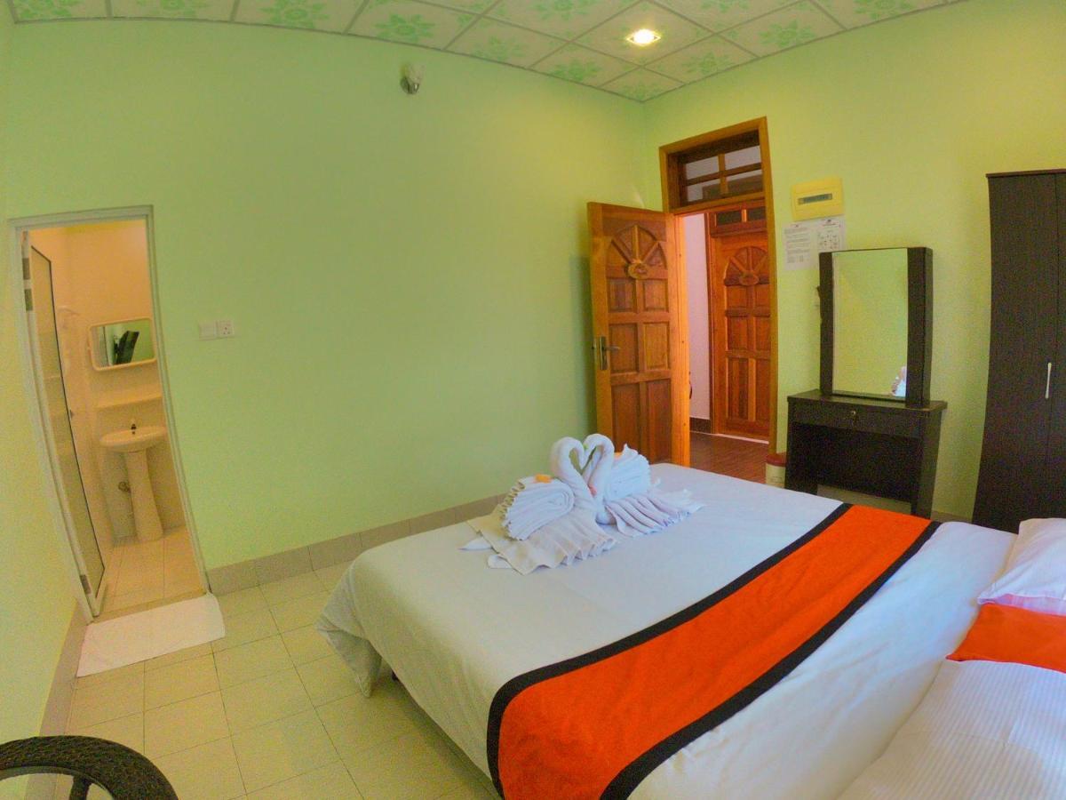 Ras Beach Inn Rasdhoo Exterior photo